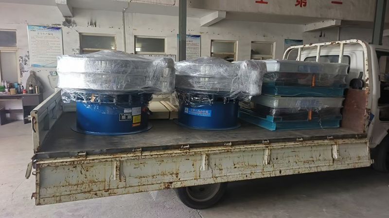 两台振动筛，两台振动平台发货