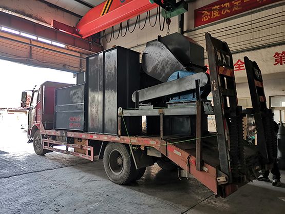 NE板链式提升机发货