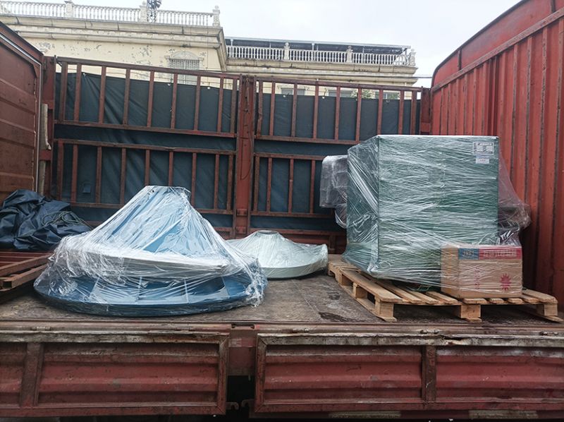 1米和1.5米直排筛底锥、1.2米旋振筛、给料机等全部发货