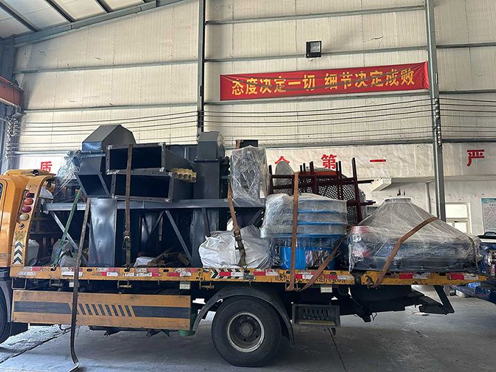 斗式提升机、振动料斗、旋振筛整车发货