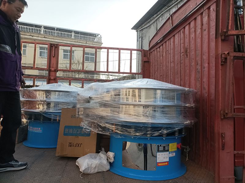 客户非标定制三台旋振筛发货