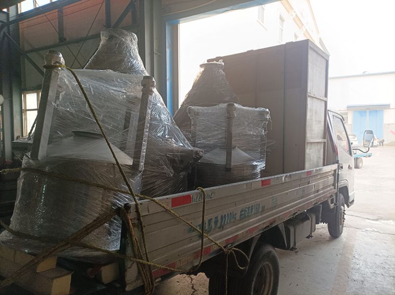 不锈钢真空上料机、不锈钢料仓、接料桶发货