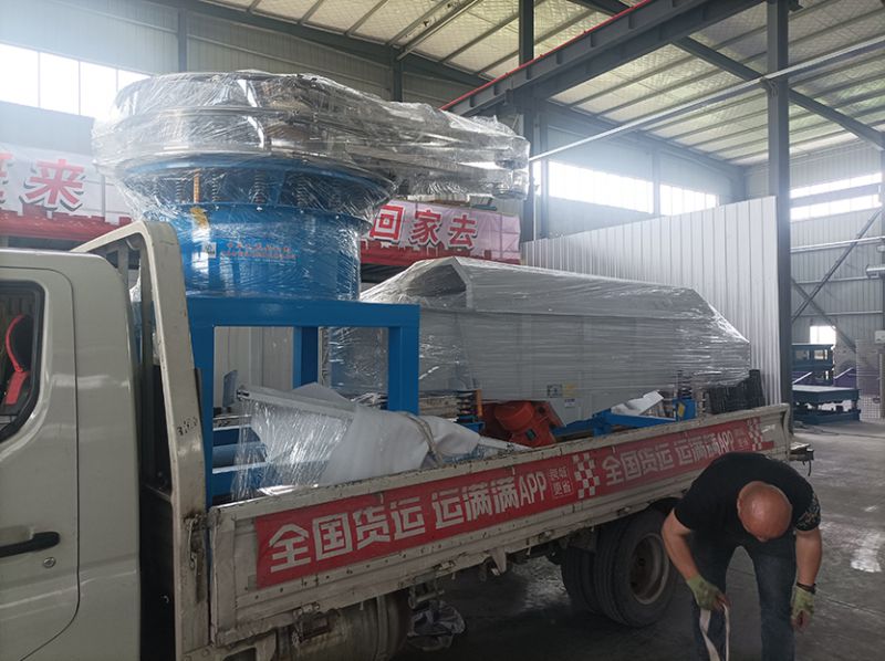客户特殊定制旋振筛、直线筛发货