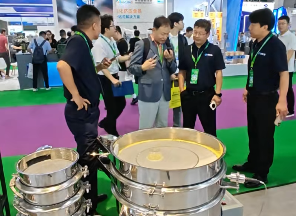 韩国思密达，现场咨询超声波筛机 ​河南新斯曼，您身边的筛分输送无尘投料专家