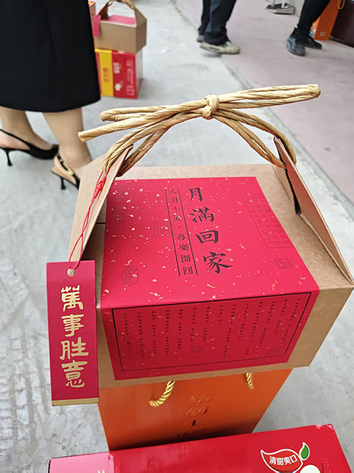 新斯曼中秋福利，手工定制月饼